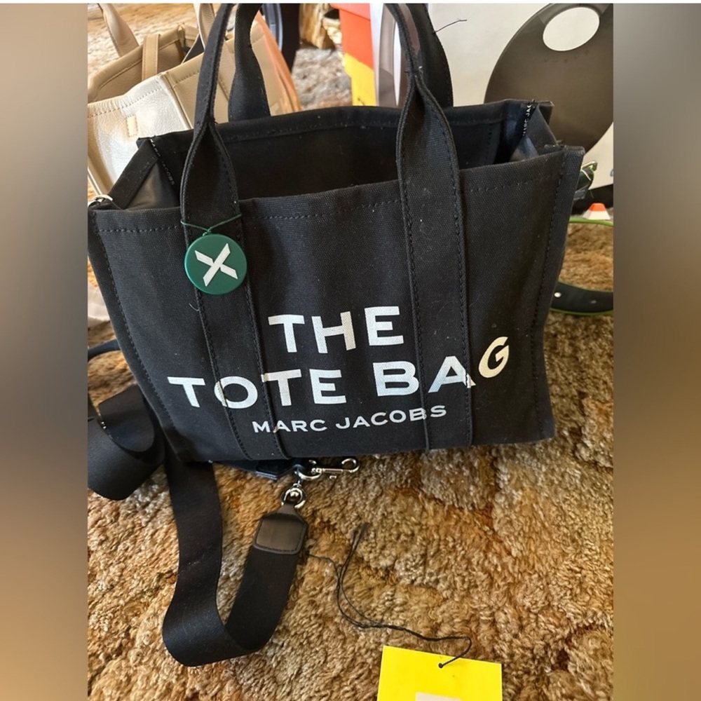 The tote bag medium sized , black and white